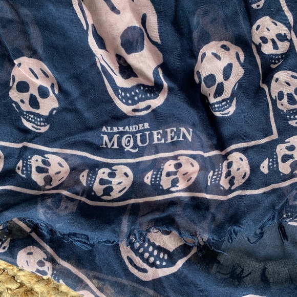 Alexander McQueen scarf - Picture 4 of 4